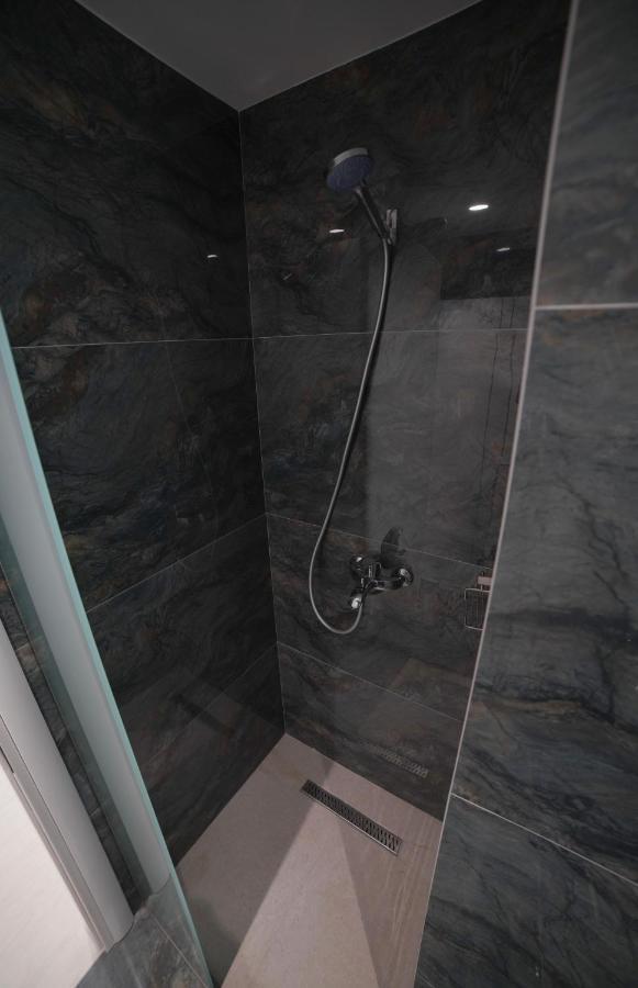 City Glow Apartments Sarandë エクステリア 写真