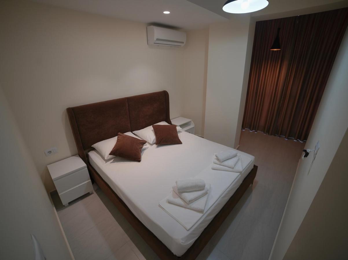 City Glow Apartments Sarandë エクステリア 写真