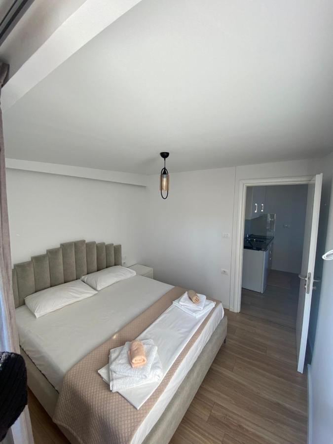 City Glow Apartments Sarandë エクステリア 写真